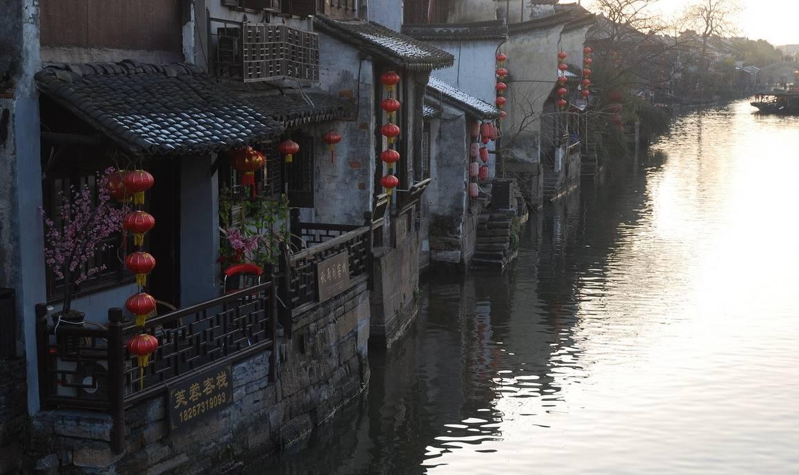 尽量不要向下择偶哦～游戏画面